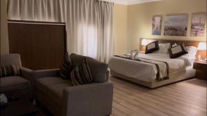 Ένα ή περισσότερα κρεβάτια σε δωμάτιο στο Wakra Inn Hotel Apartments