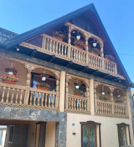 Afbeelding uit fotogalerij van Acasa la Tulucu in Bîrsana +12 foto's