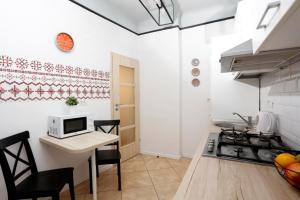 Traditional modern 3 bedroom apartment in center