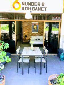 a table and chairs in front of a building at Number SIX house for up to 5 guests with 2 bedrooms in Ko Samed