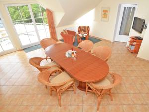 TV a/nebo společenská místnost v ubytování Villa Vilmblick - Wohnung 23 mit Meerblick-Balkon
