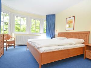 Postel nebo postele na pokoji v ubytování Villa Vilmblick - Wohnung 23 mit Meerblick-Balkon