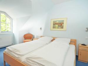 Postel nebo postele na pokoji v ubytování Villa Vilmblick - Wohnung 23 mit Meerblick-Balkon