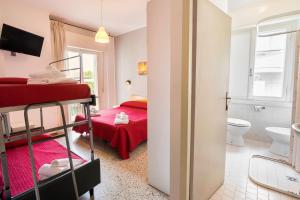 Posteľ alebo postele v izbe v ubytovaní Hotel Ausonia B&B RiMiNi