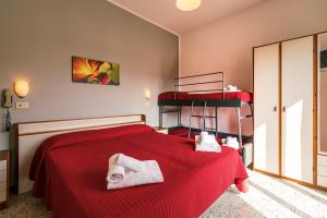 Posteľ alebo postele v izbe v ubytovaní Hotel Ausonia B&B RiMiNi