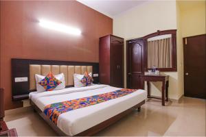Giường trong phòng chung tại FabHotel Town Pride