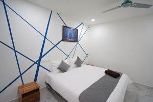 Кровать или кровати в номере MAHASRI Studio Apartments- Brand New Fully Furnished Air Conditioned Studio Apartments