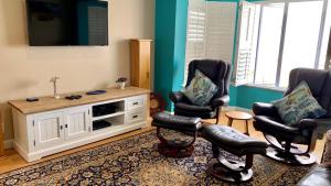 Ruang duduk di Modern apartment with stunning Sea Views