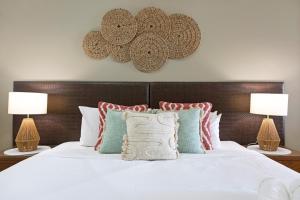 Letto o letti in una camera di King Suite Dreams - Poolside Living on the Esplanade