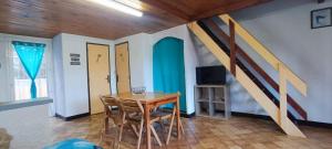 TV a/nebo společenská místnost v ubytování Gite la Capelle Roquefort des Corbières Sigean Narbonne Aude