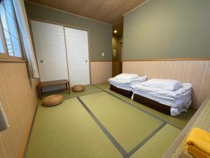 Postel nebo postele na pokoji v ubytování GuestHouse Guu