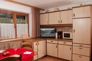 Kuchyň nebo kuchyňský kout v ubytování Appartements Wasserfälle + 37 fotografií