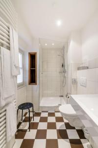 Kamar mandi di Bohemian Hotel