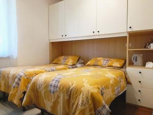 A bed or beds in a room at La CRI Bed & Breakfast