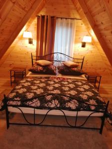 a bedroom with a bed in a log cabin at Fajna Chata in Sasino