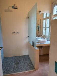 Koupelna v ubytování Ferienhaus Dreamholiday - Stilvolles großes Ferienhaus mit Garten