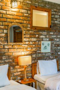 Gali's End By Roomy, Kalabagh Nathiagali客房内的一张或多张床位
