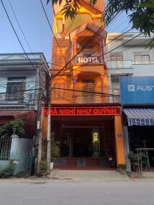 a building with a sign on the front of it at Như Quỳnh Hotel in Bảo Lạc