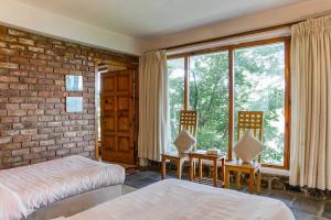Gali's End By Roomy, Kalabagh Nathiagali客房内的一张或多张床位