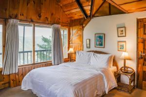 Gali's End By Roomy, Kalabagh Nathiagali客房内的一张或多张床位