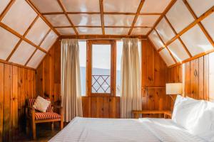 Gali's End By Roomy, Kalabagh Nathiagali客房内的一张或多张床位