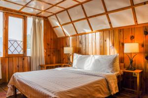 Gali's End By Roomy, Kalabagh Nathiagali客房内的一张或多张床位