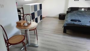 Ένα ή περισσότερα κρεβάτια σε δωμάτιο στο Studio n'4 Rue St Pierre