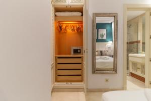 A bed or beds in a room at XPCE D CARLOS GARDENS Apartment