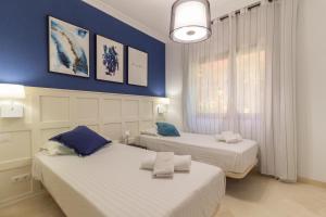 A bed or beds in a room at XPCE D CARLOS GARDENS Apartment