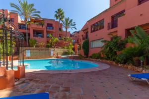 The swimming pool at or close to XPCE D CARLOS GARDENS Apartment
