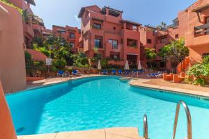 The swimming pool at or close to XPCE D CARLOS GARDENS Apartment