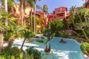 The swimming pool at or close to XPCE D CARLOS GARDENS Apartment