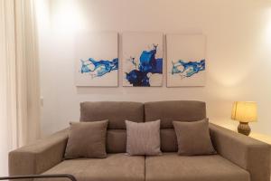 A seating area at XPCE D CARLOS GARDENS Apartment