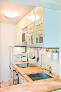 A kitchen or kitchenette at Landhaus Mooslechner