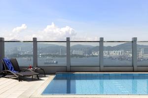 Hồ bơi trong/gần Jen Hong Kong by Shangri-La