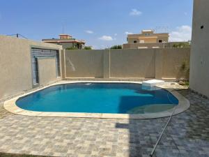 A piscina localizada em فيلا محمد بدر ou nos arredores