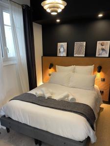 Posteľ alebo postele v izbe v ubytovaní Vichy - Appartement Le Palais du Commerce