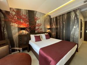 Ένα ή περισσότερα κρεβάτια σε δωμάτιο στο Queen's Hotel - Zebra Centre +43 φωτογραφίες