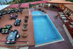 an overhead view of a swimming pool with tables and chairs at Diamond Suites in Vasilikos