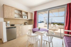 Kuchyň nebo kuchyňský kout v ubytování Bella Karpathos Villas