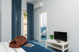 Televízia a/alebo spoločenská miestnosť v ubytovaní CAPRI B&B