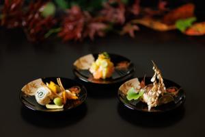 Makanan di atau berdekatan hotel