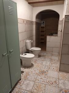 a bathroom with a toilet and a sink at Cuevas Baza in Baza