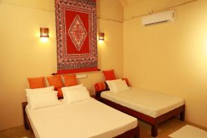 Voodi või voodid majutusasutuse The Tottam Beach Hotel - Trincomalee toas