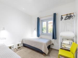 Llit o llits en una habitació de Modern holiday home in Bilice with private pool
