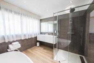 Ванная комната в Hôtel La Roya
