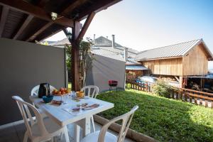 a white table and chairs on a patio at Le Mont Guillaume - 1 chambre Terrasse et Jardin in Saint-André-dʼEmbrun