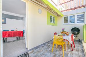 a dining room with a table and chairs at Douceur Antilla apartment in Morne Blanc