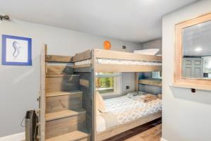 a bunk bed room with a bunk bed in a house at The Nook on Chinook in Tillamook