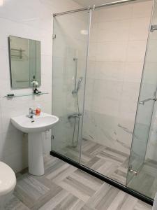a bathroom with a shower and a sink at 台南水沐安平包棟民宿 in Tainan